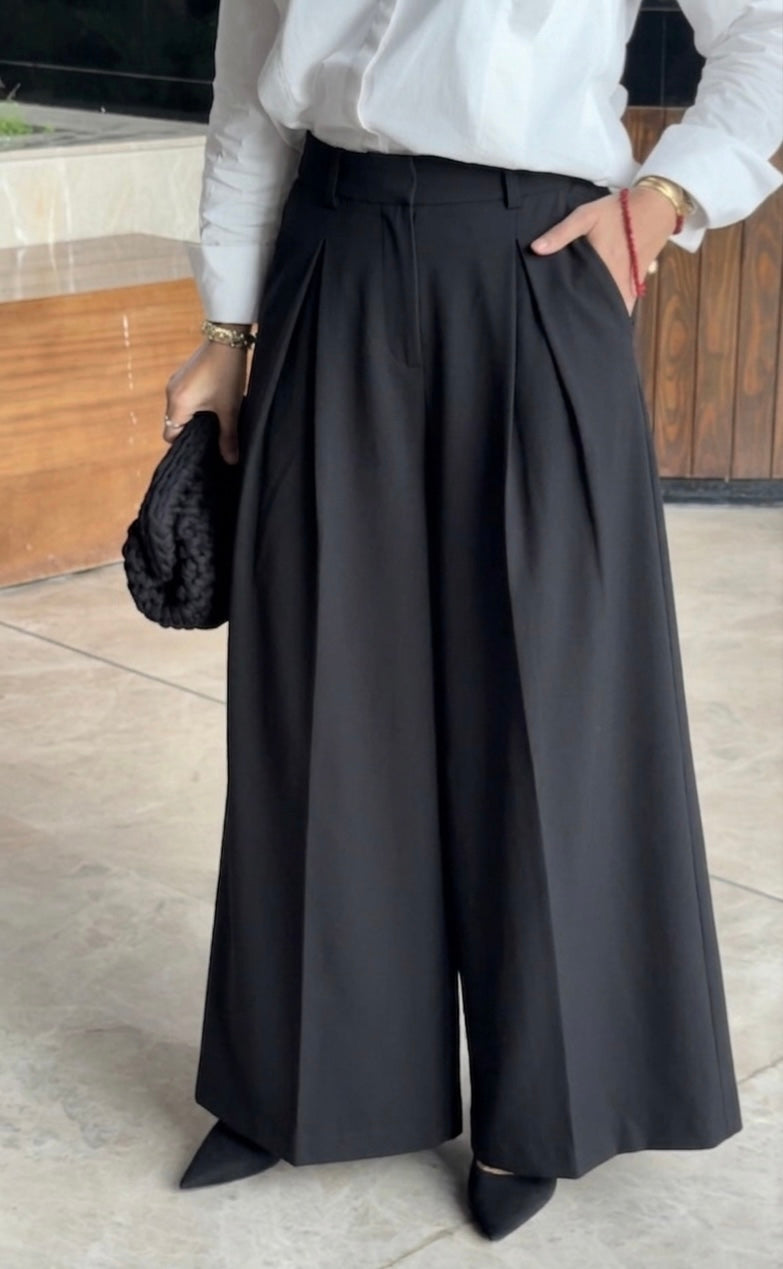 Black Wide Leg Pleated Trouser