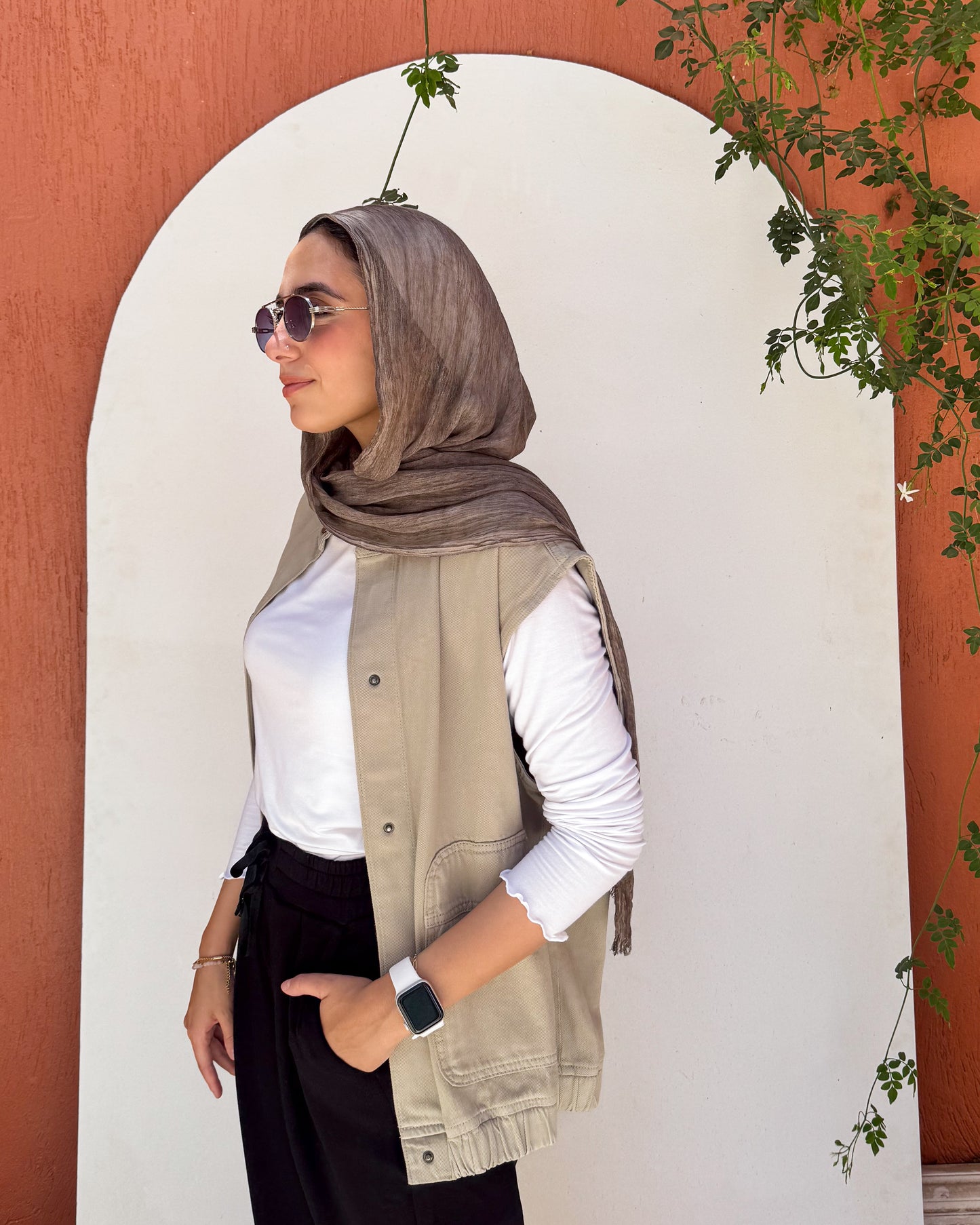 Lightweight Sleeveless Vest – Dark Beige